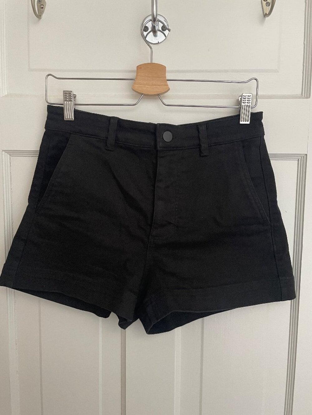 Everlane Black Short - Picture 2 of 5